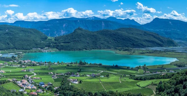 Kalterer See (Lago di Caldaro) in Südtirol: Highlights, Natur und Weinbau